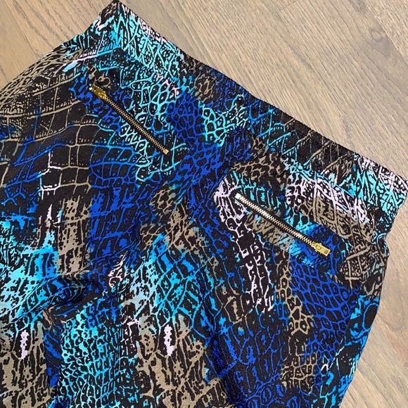 Super Cute Pants 💙🖤✨ - Picture 5 of 5